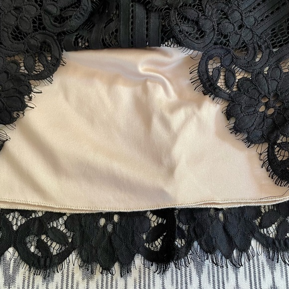 Black Sleeveless Lace Dress w/Tan Lining - Picture 9 of 14